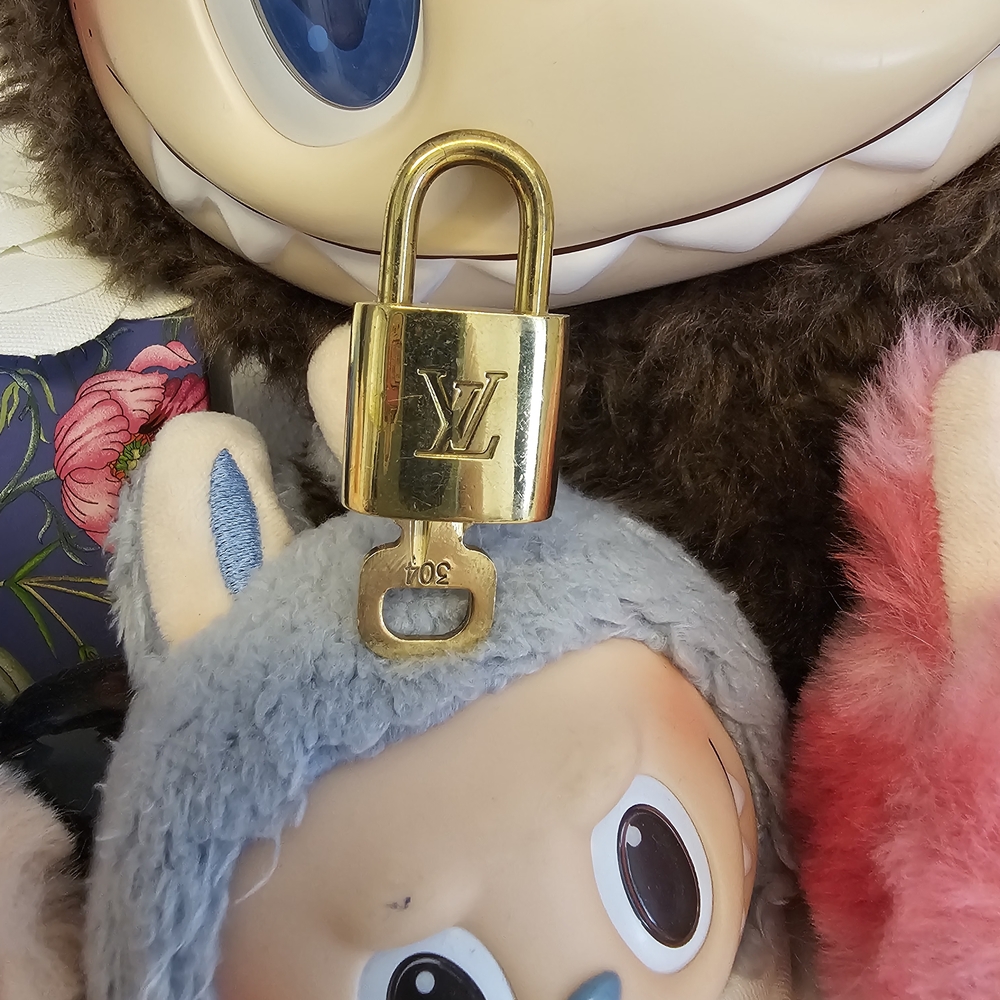 LOUIS VUITTON LOCK & KEY #304